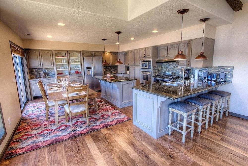 Epiphany 5 Bedroom Home by RedAwning