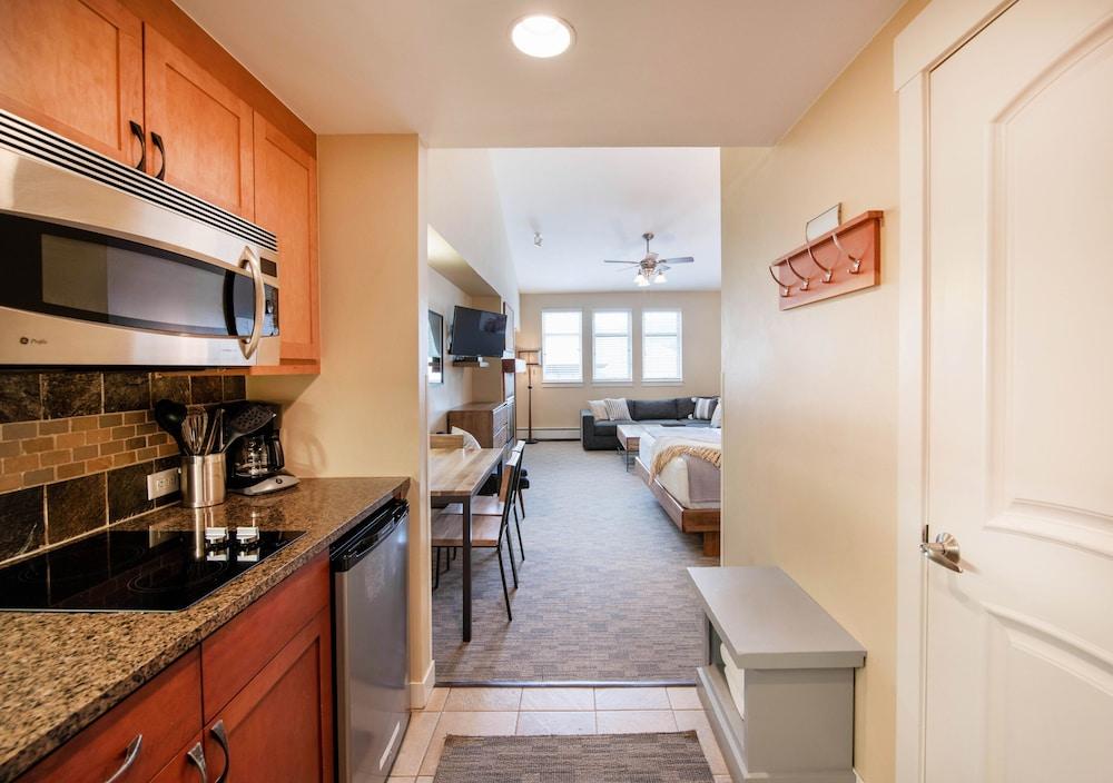 Premium Unit 4650- Fraser Crossing/founders Pointe Condo