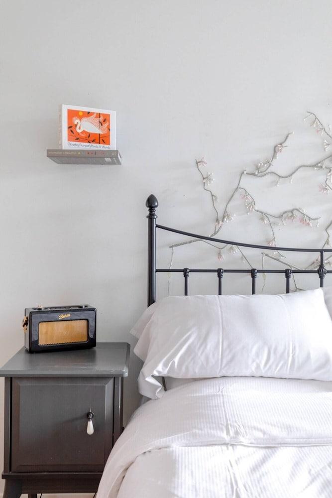 Warm & Inviting 1bedroom Flat With Patio, Camden Town!