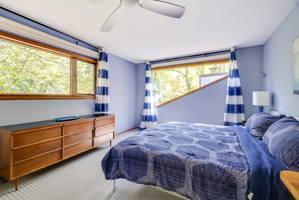 Gorgeous Bushkills Lodge w/ Pool Access!