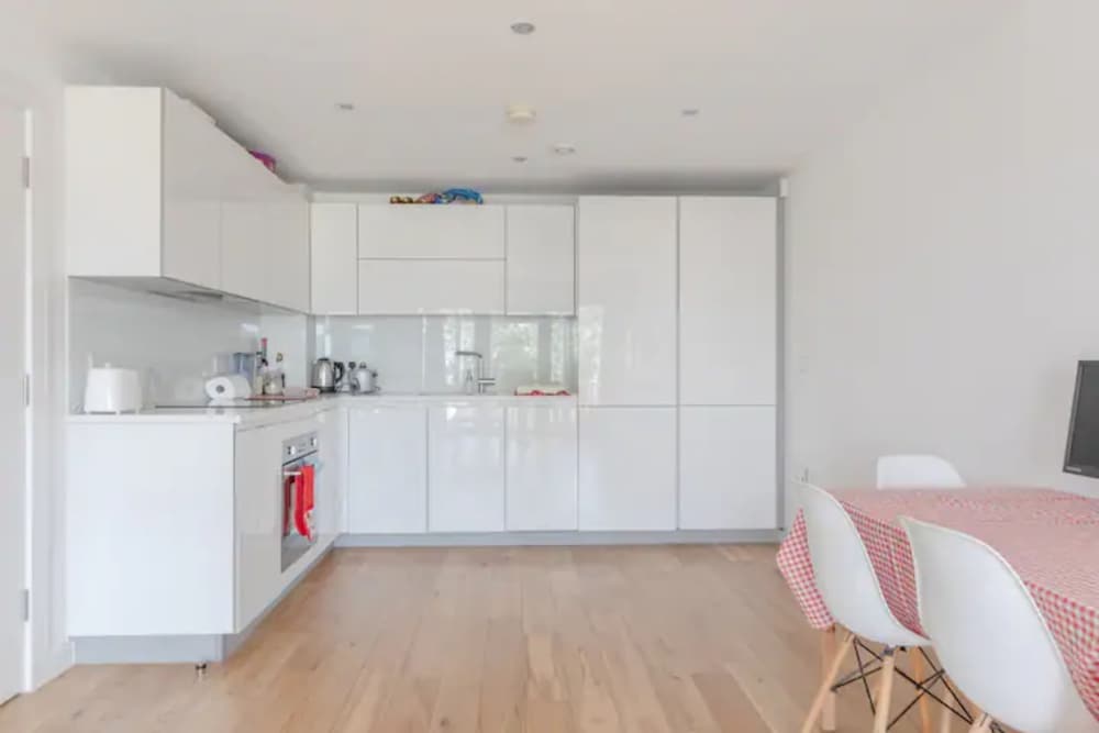 Vibrant 1BD Flat w/ Private Balcony, Camberwell!