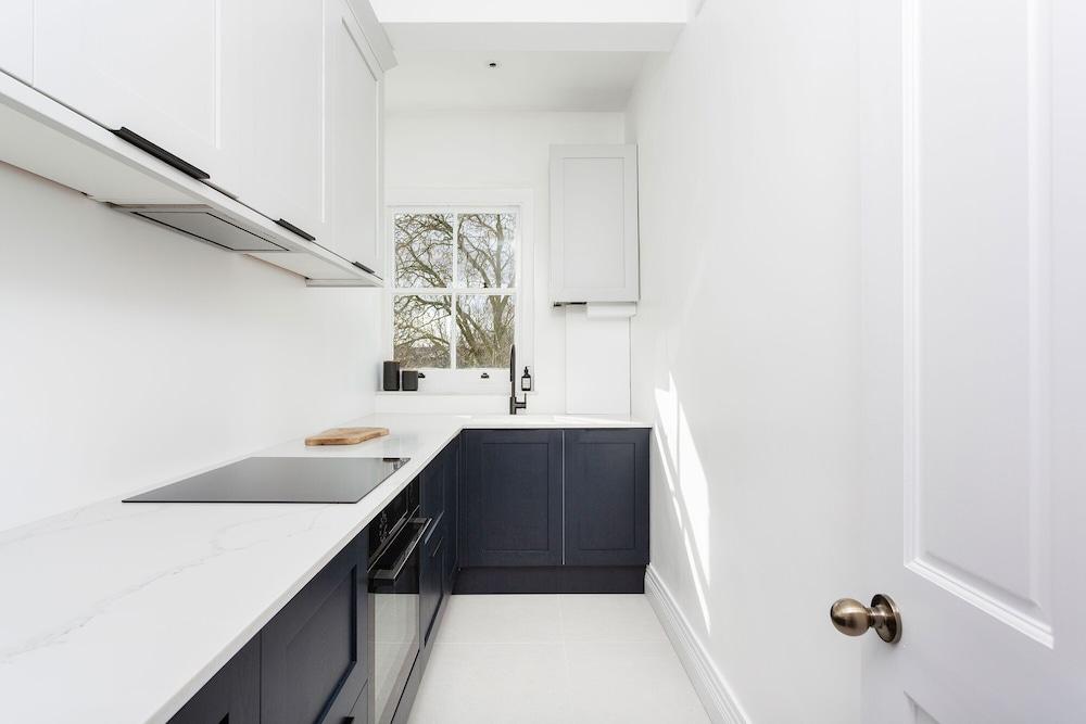 Perfect Pied-a-terre in Clapham by Underthedoormat