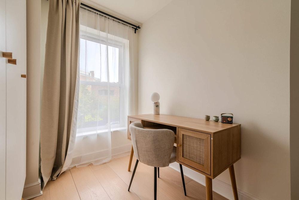 Beautiful 2 Bed, 2 Bath Abode In Dulwich