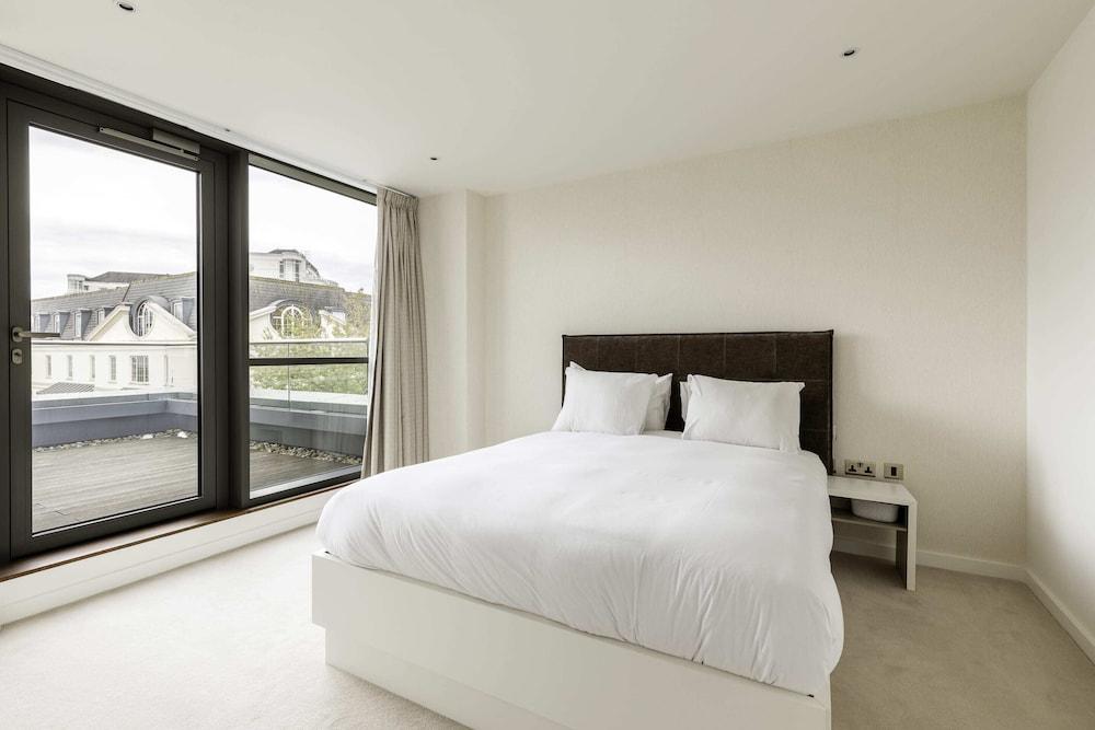 Beautiful 4 Bed Abode Near Imperial Wharf