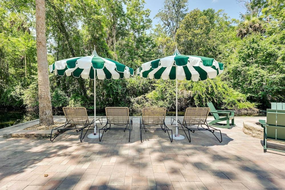 'chateau Relaxo' Homosassa Riverfront Cottage!