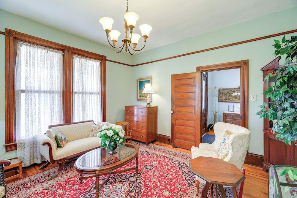 3 Mi to South Holston Lake: Home w/ Mtn Views