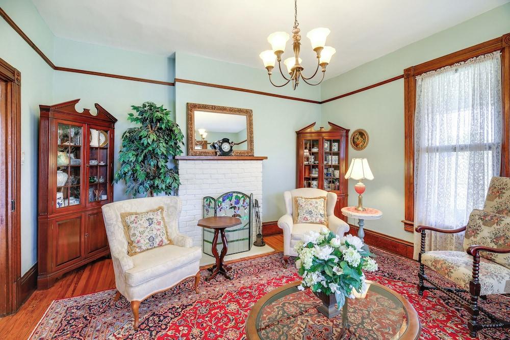 3 Mi to South Holston Lake: Home w/ Mtn Views