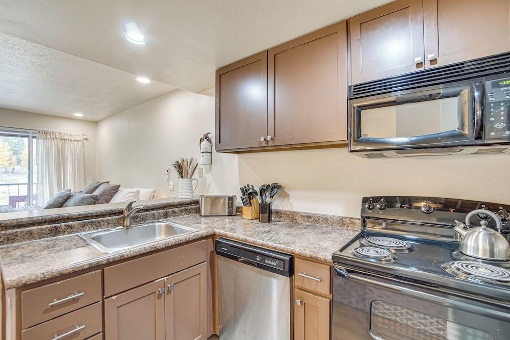 Brian Head Studio Condo w/ Balcony + Mountain View