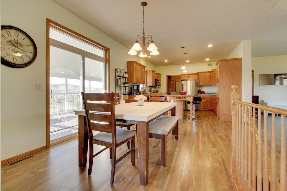 Spacious Canyon Ferry Lake House With Bar & Views!