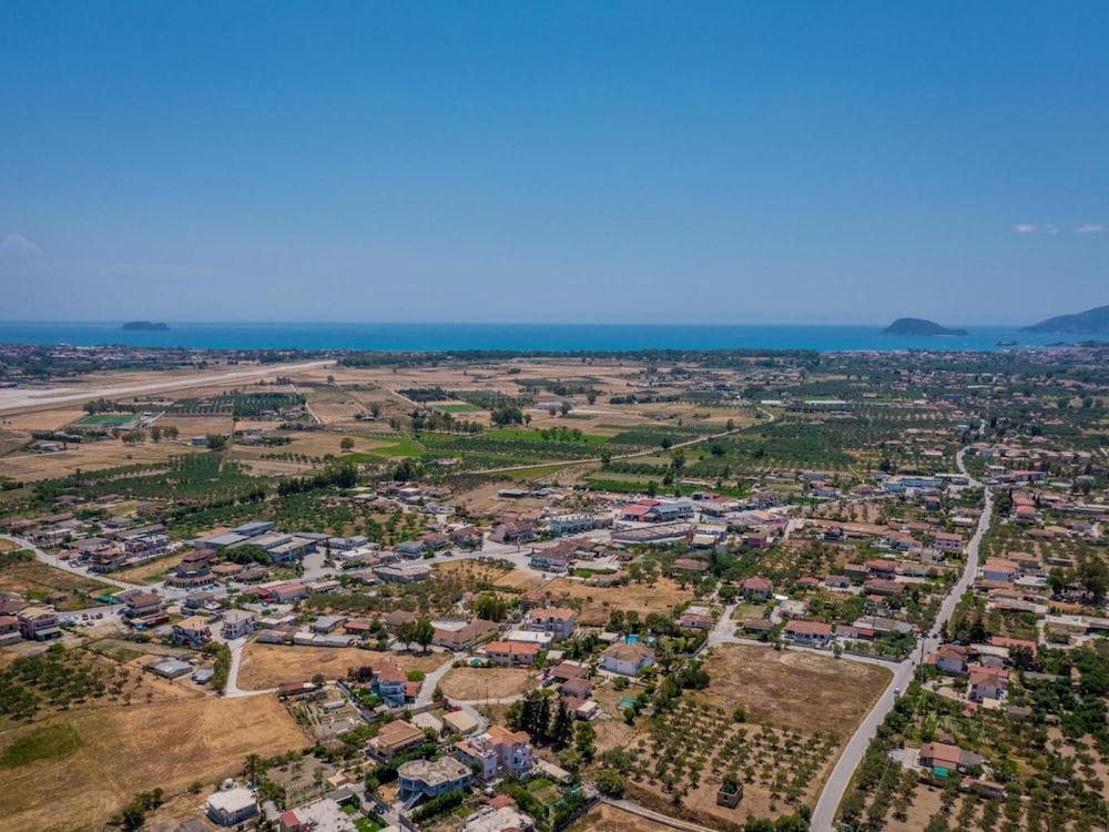 Matina's Family House With Your Private Jacuzzi!