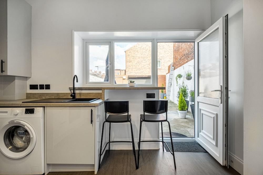 Immaculate 6-bed House in Newcastle