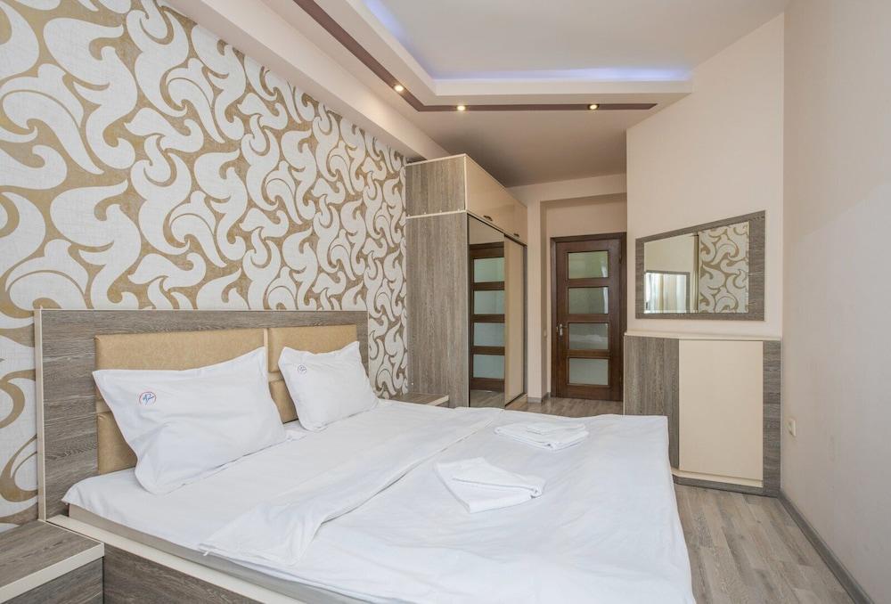 Stay Inn on 33.1 Mashtots Ave.