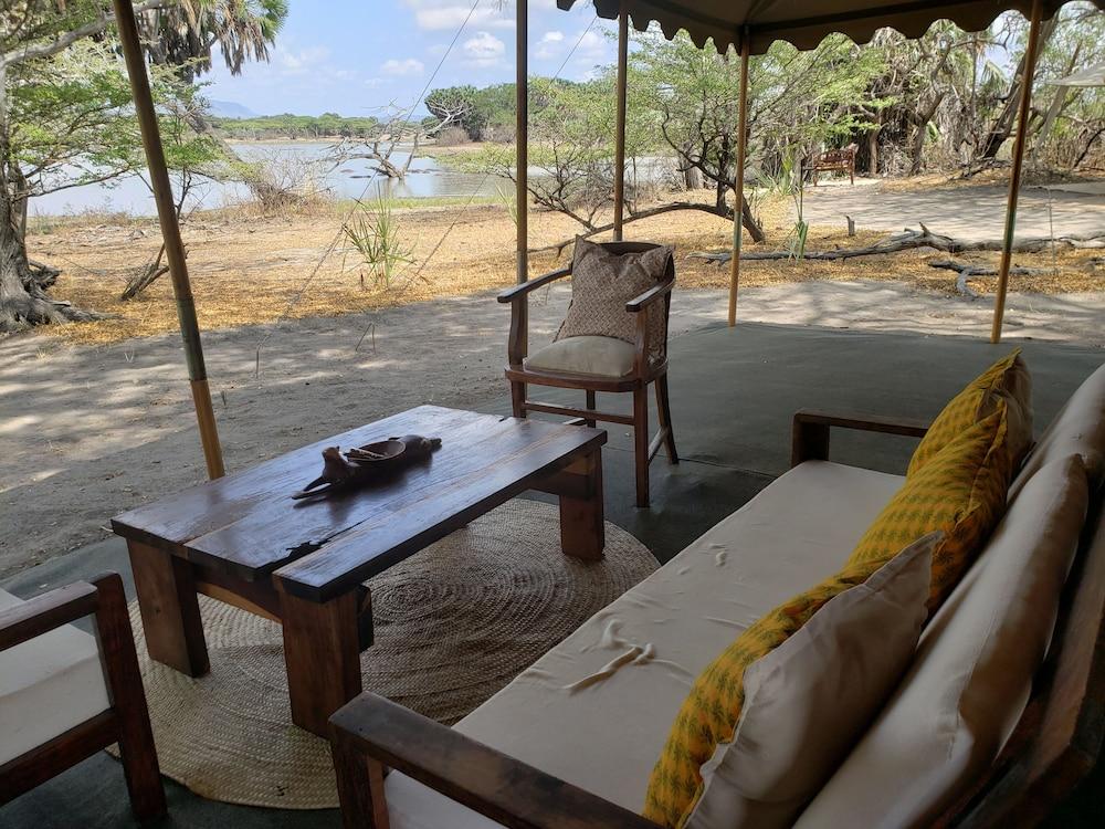 Makubi Safari Camp by Isyankisu