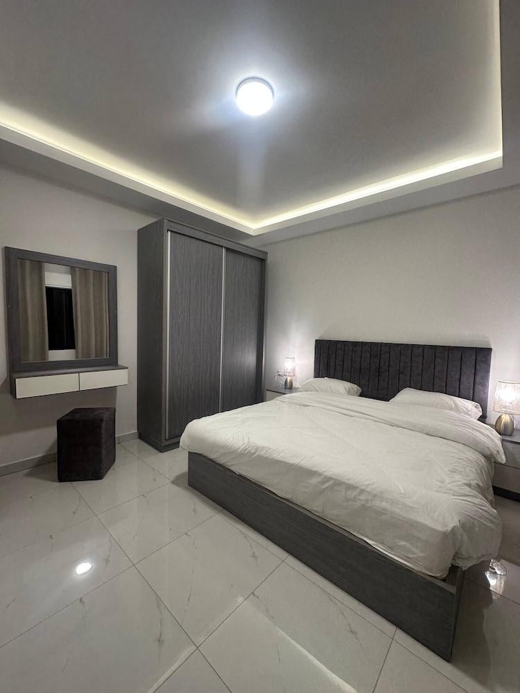 Cozy Home Near All Services 19