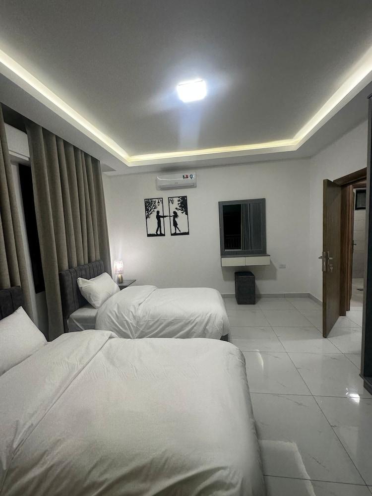 Cozy Home Near All Services 20