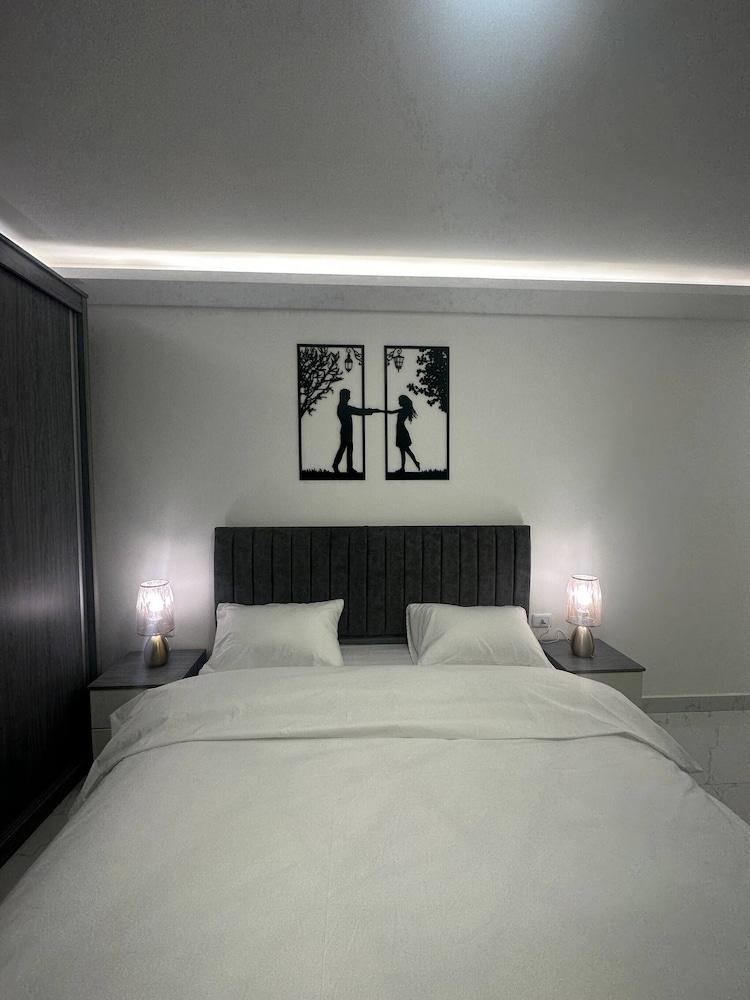 Cozy Rooftop Near Al Services 23