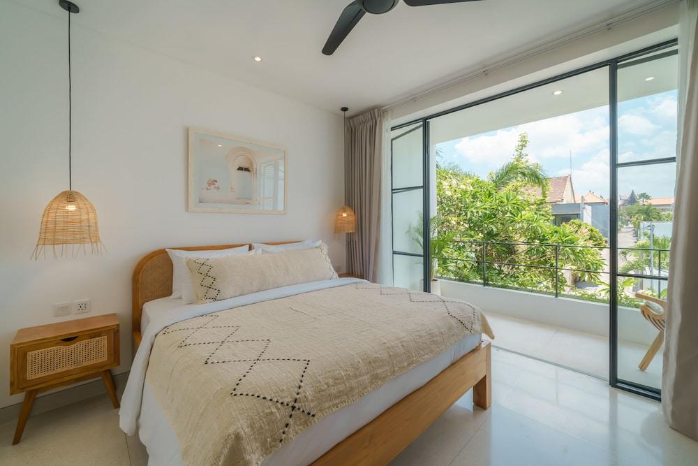 Puri Senang - Luxury 4BR Pool Villa in Central Berawa, Near Beach