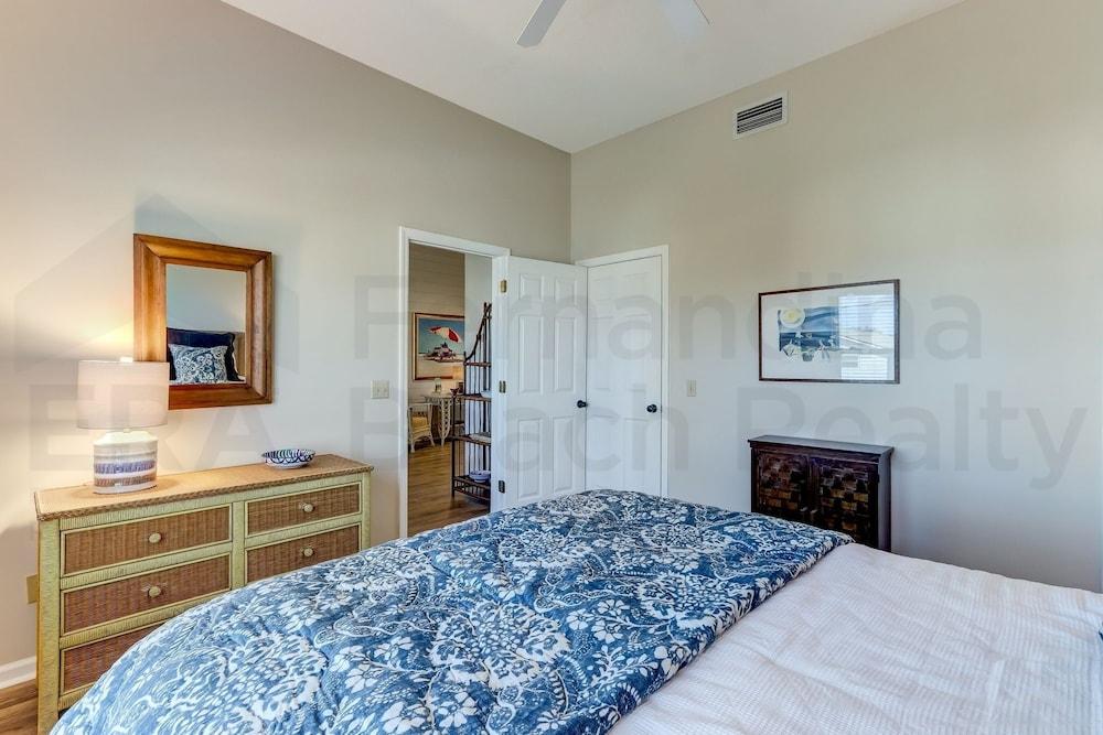 2505b W. 5th St 3 Bedroom Condo by RedAwning