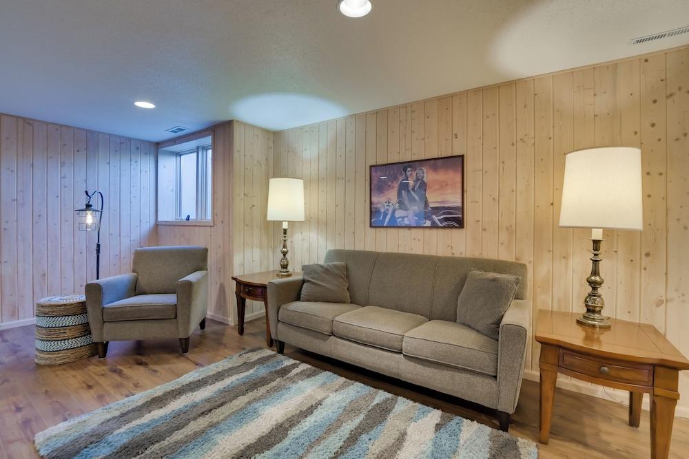 5 Mi to Dtwn: Pet-friendly 'wheatland Twin' Home!