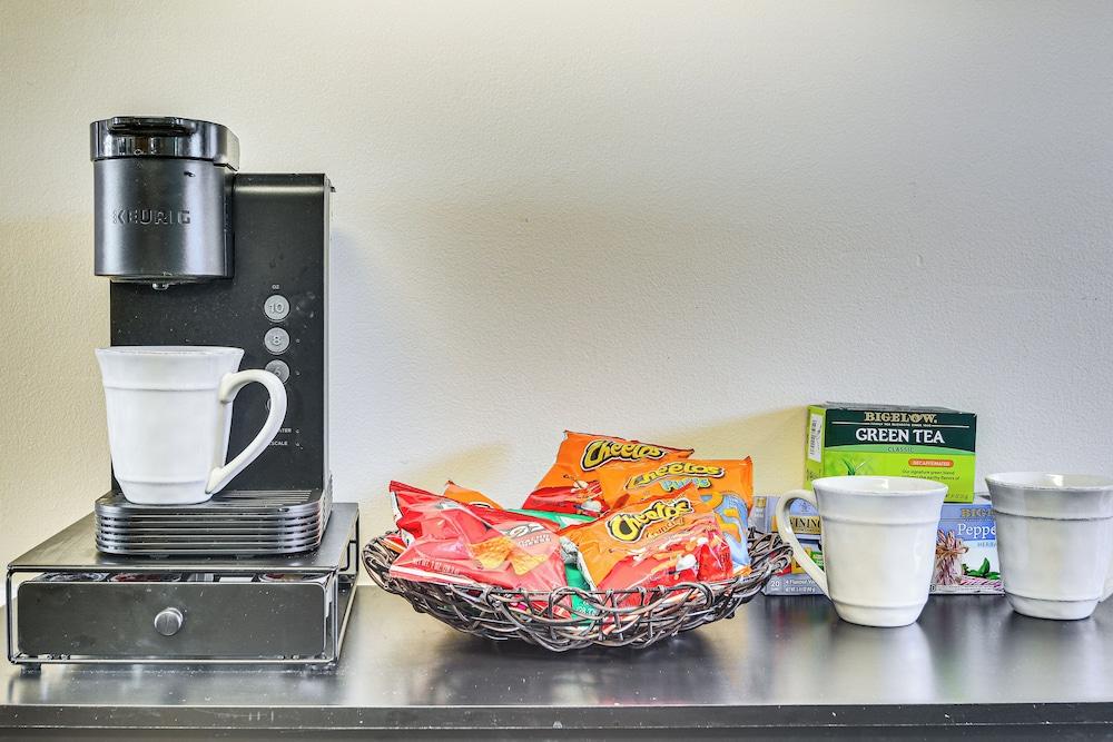 Central High Point Home < 1 Mi to Downtown!