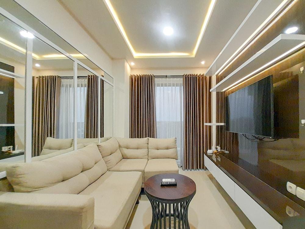Spacious And Elegant 1Br At Patraland Amarta Apartment