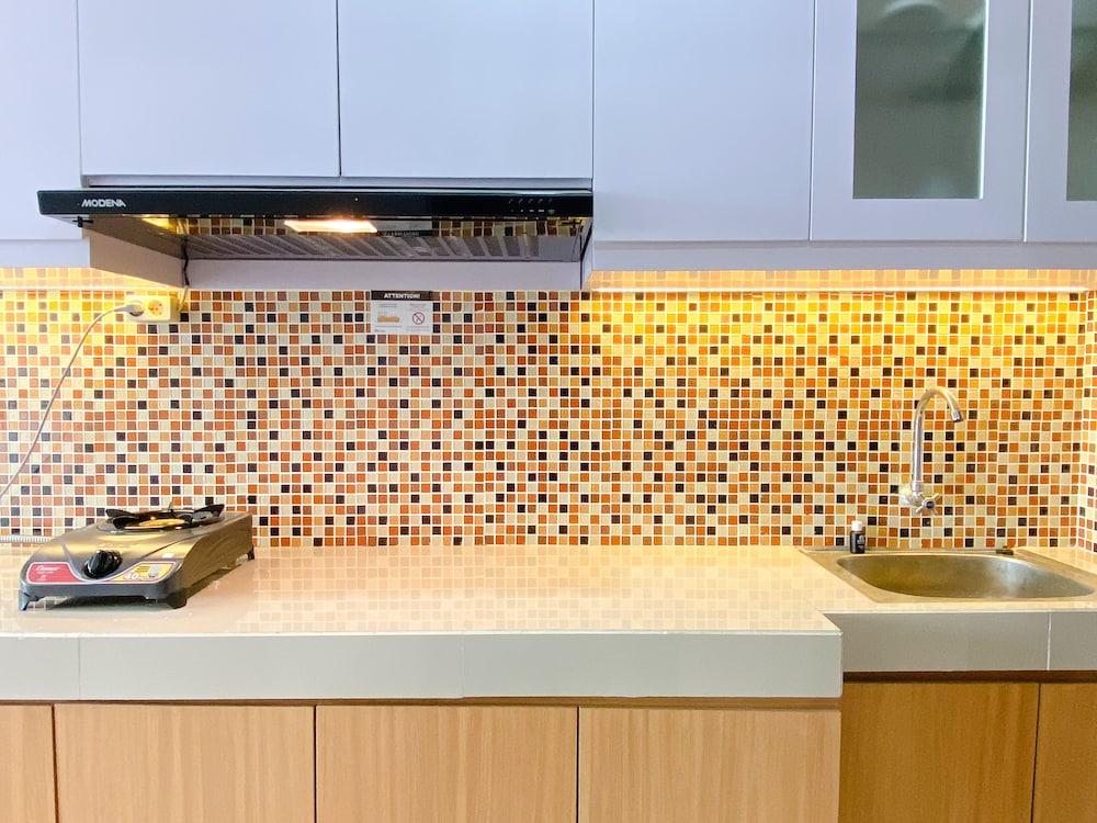 Nice And Comfy Studio At Enviro Apartment