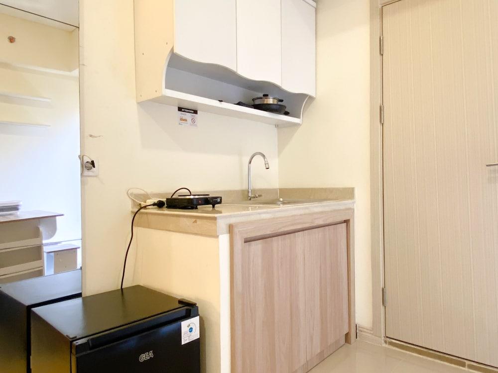 Modern Look Studio At Meikarta Apartment