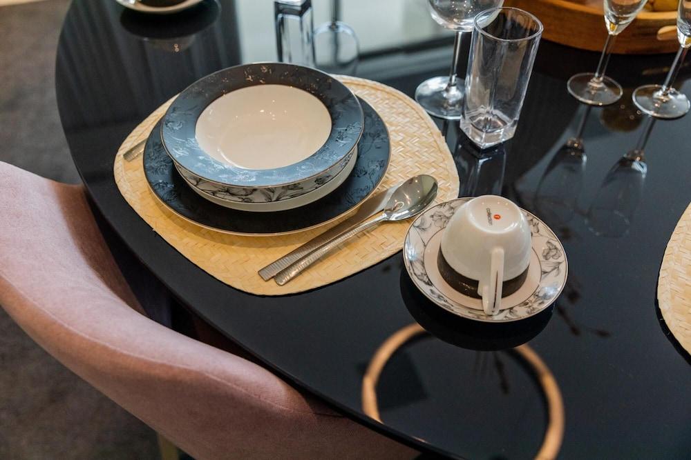 DXB - Five - 31201 - PJ