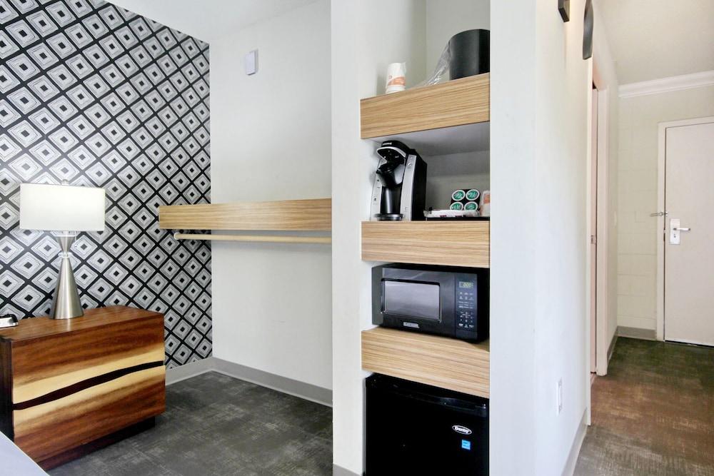 Holiday Shores - ADA Standard King Room