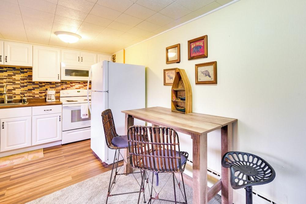 Lake Superior Getaway - Walk to Water!