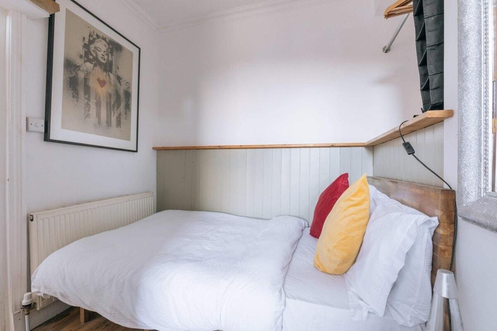 Vibrant & Eclectic 3 Bedroom Flat - Bedminster, Bristol!