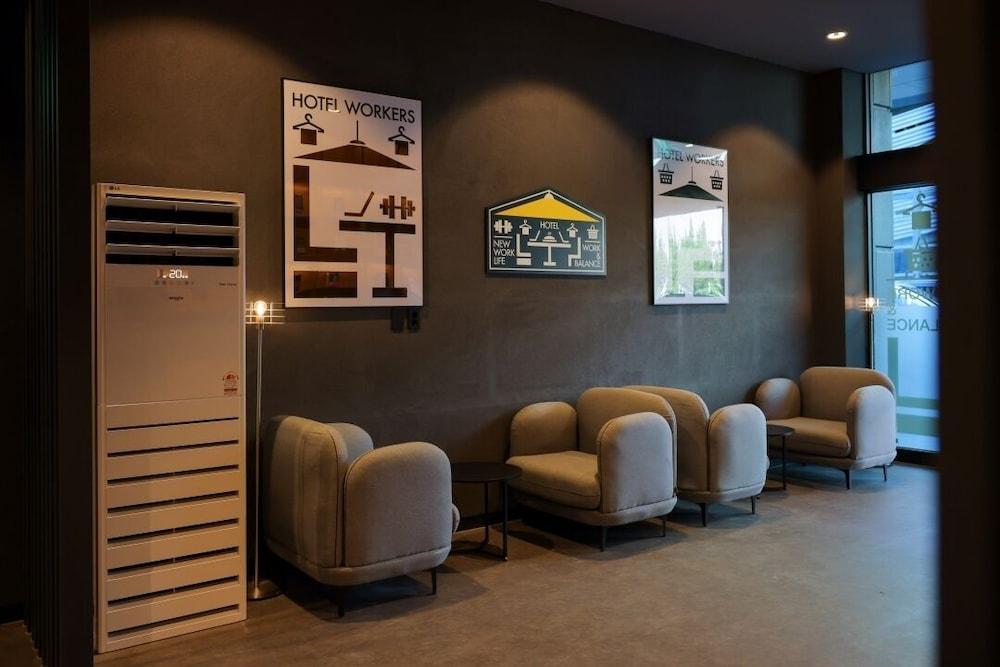 Workers Hotel Daejeon by Aank