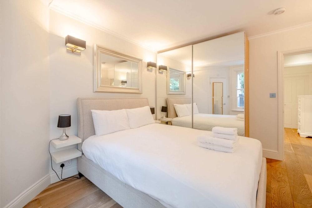 Gorgeous 2BD Flat With Patio - South Kensington!
