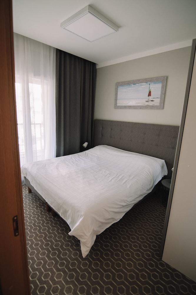 Merepargi ApartHotel & Cafe