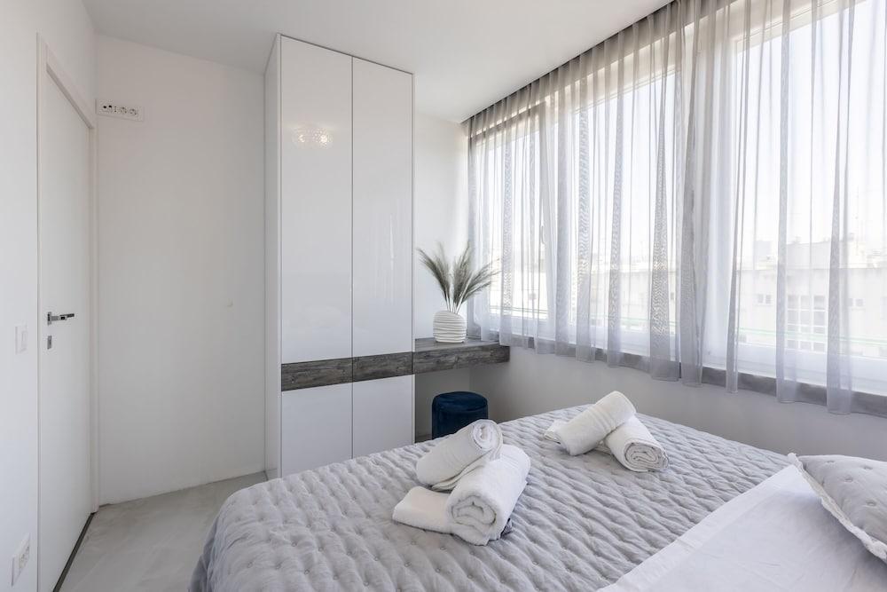 Carmen - 2 Bedroom Apartment - Downtown