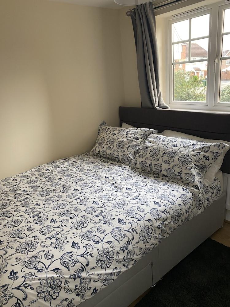 Impeccable 2-bed Apartment in London