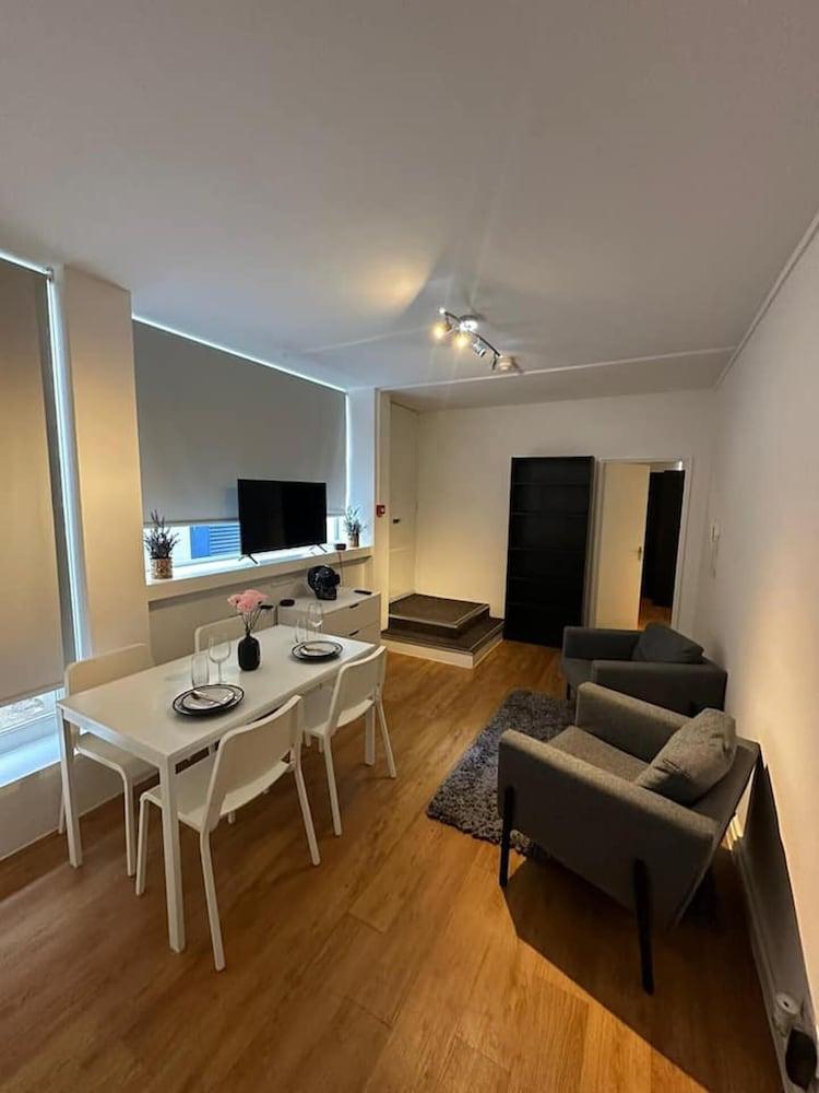 Charming Studio in Bond Street