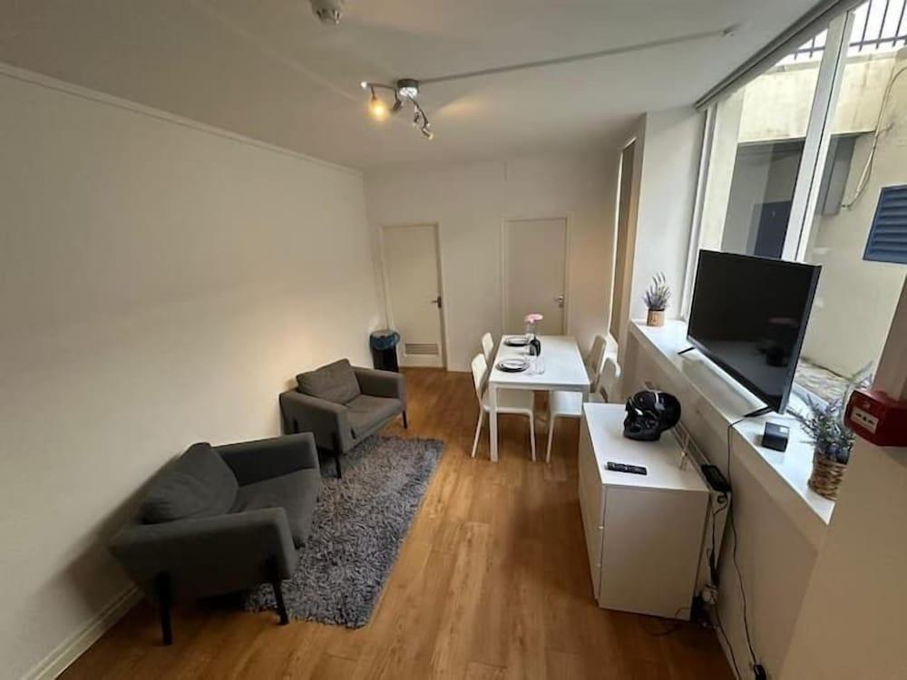 Charming Studio in Bond Street