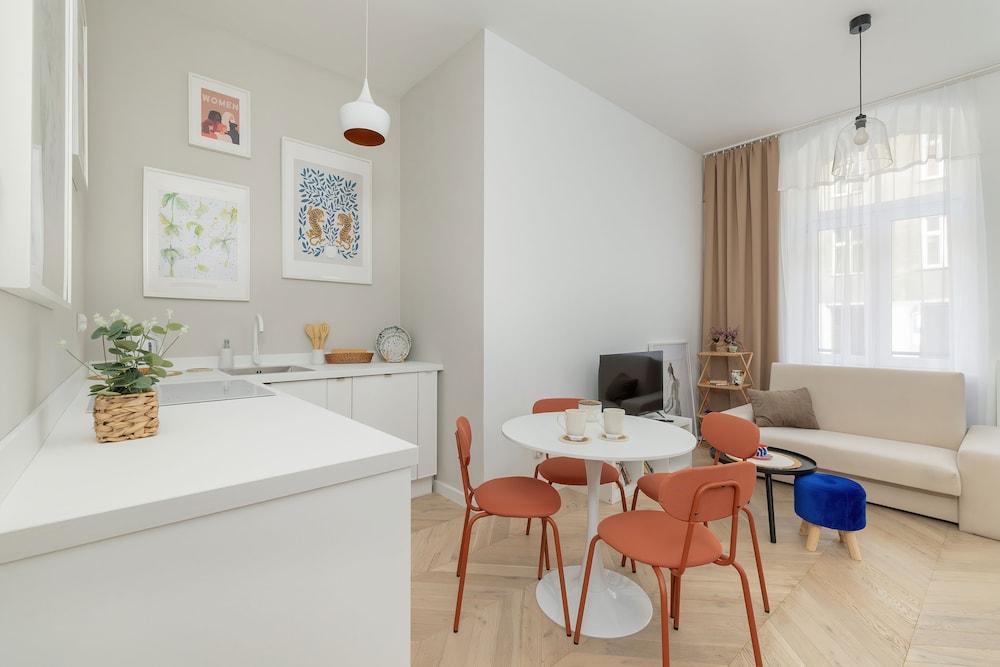 Comfy Apartment Opolska by Renters