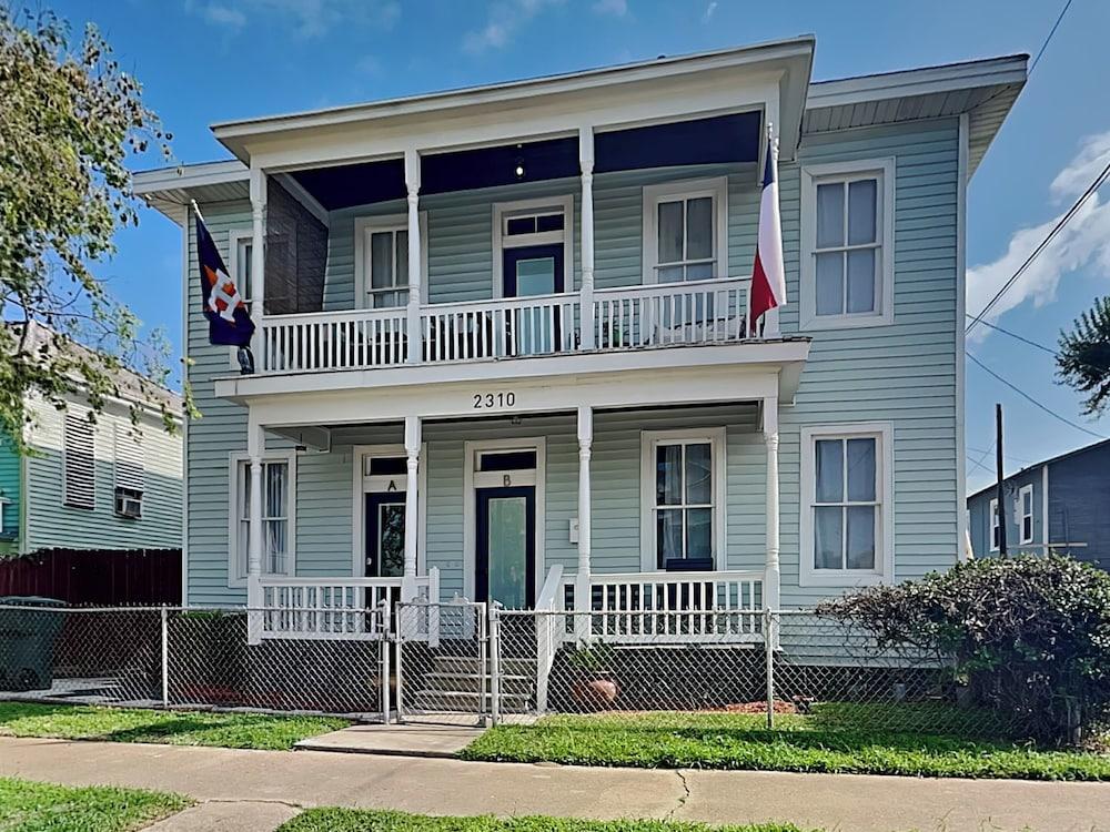 Grace of Galveston by Ryson Vacation Rentals