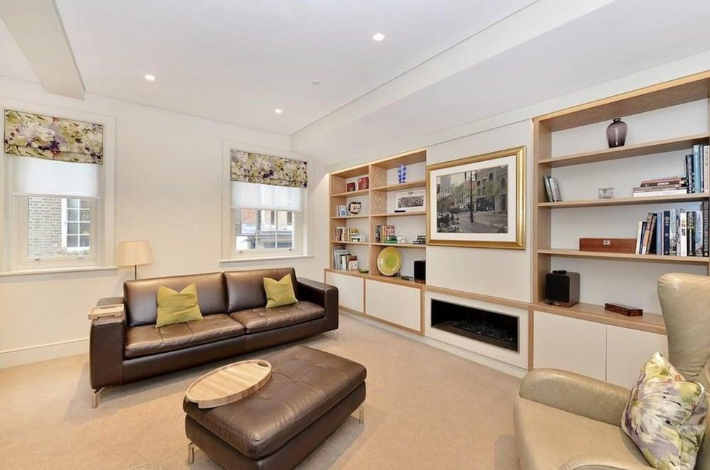 Charming 3-bed House in London