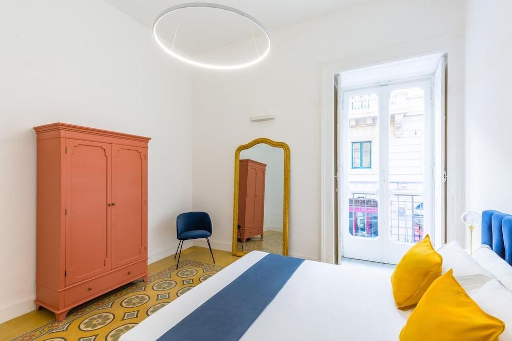 Piazza Amedeo Stylish Apartment by Wonderful Italy