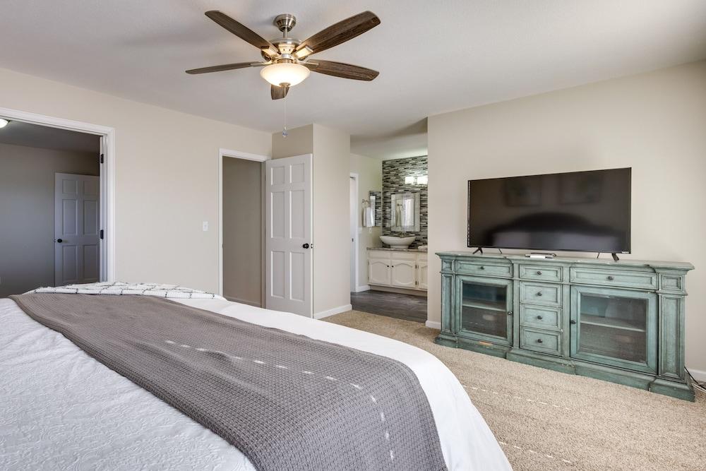 Spacious Colorado Springs Home With Fire Pit!