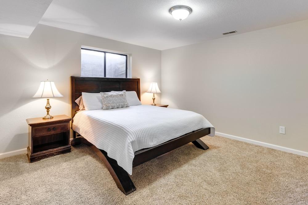 Spacious Colorado Springs Home With Fire Pit!