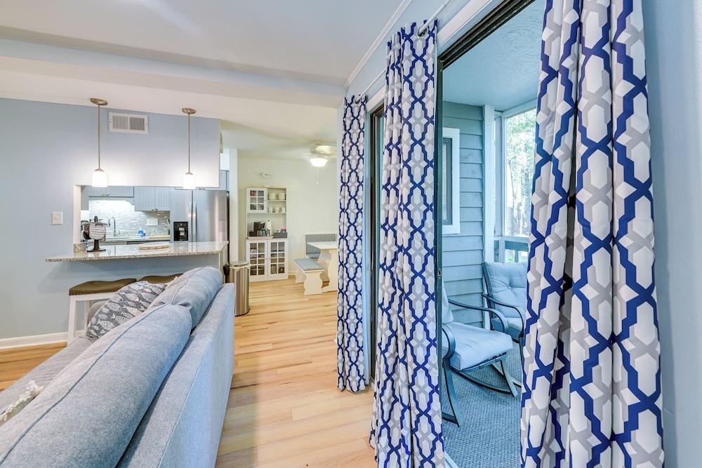 Walkable Calabash Condo w/ Pool Access!