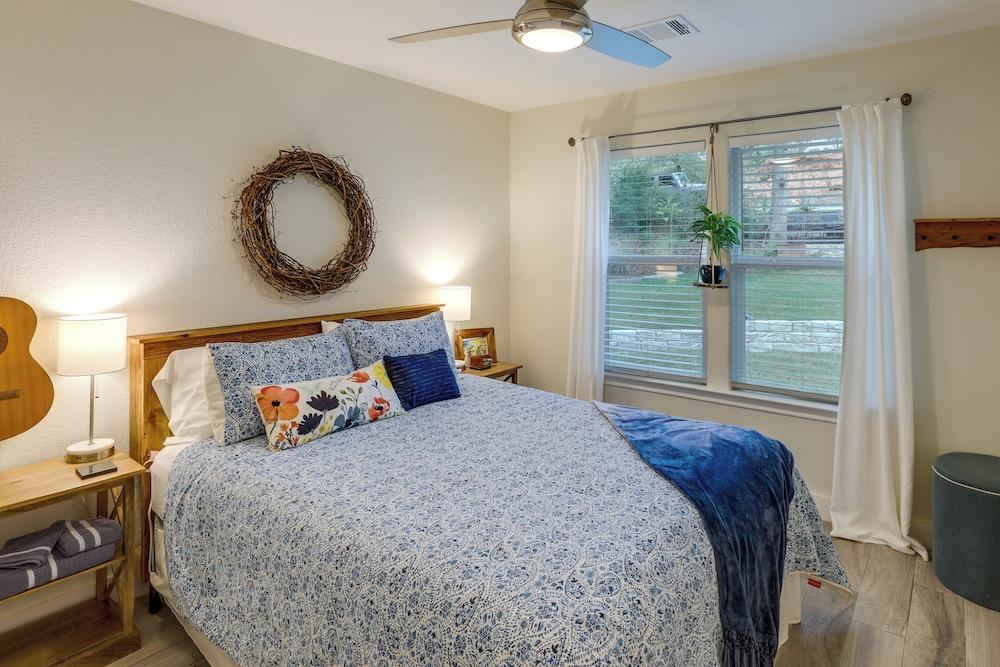 A-frame Cottage w/ Deck ~ 5 Mi to Lake Bastrop!