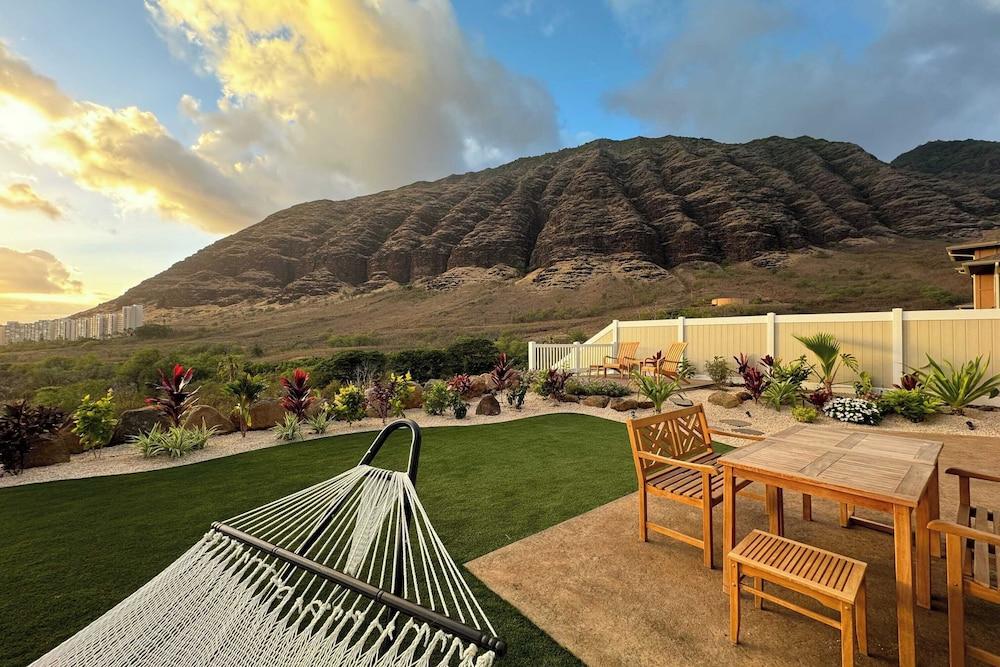 Ocean Views, Modern New Build, Yard 10min to Beach Ocean Escape by Avantstay