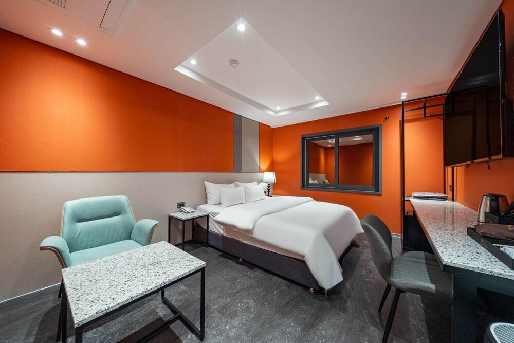 Jecheon The Wall Hotel