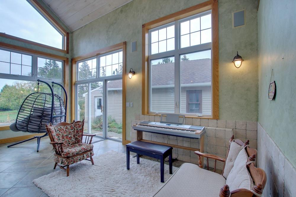 Lakefront Algoma Home w/ Deck, Grill & Fireplace