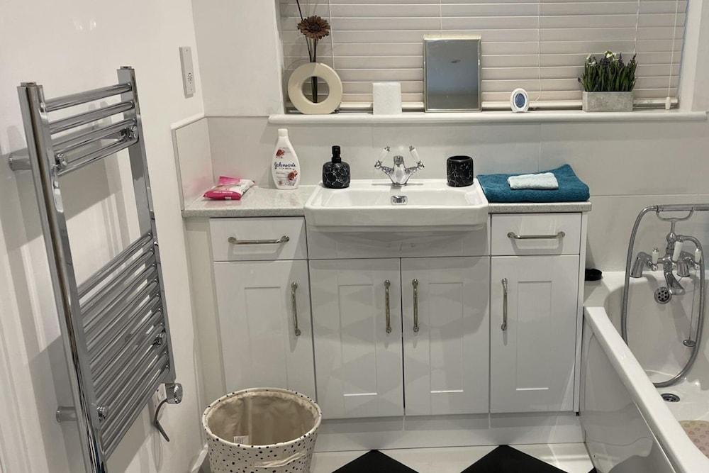 1bed Pet Friendly, Wifi, Parking - 40m to London